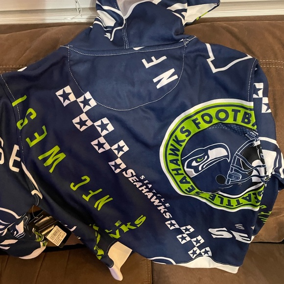 Seattle Seahawks Youth Hoodie - Picture 5 of 10
